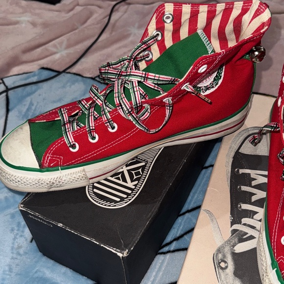 Converse Mens Or Women’s Limited Edition X-MAS vintage Sneakers w box! 8.5/10 main image 4